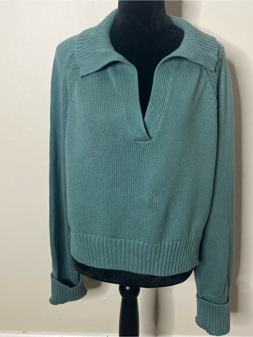 Abercrombie & Fitch Women’s Seafoam Green‎ V~Neck Long Sleeve Knit Sweater Sz M